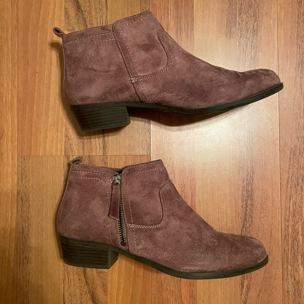 Women’s Arizona ankle boots. Size 11